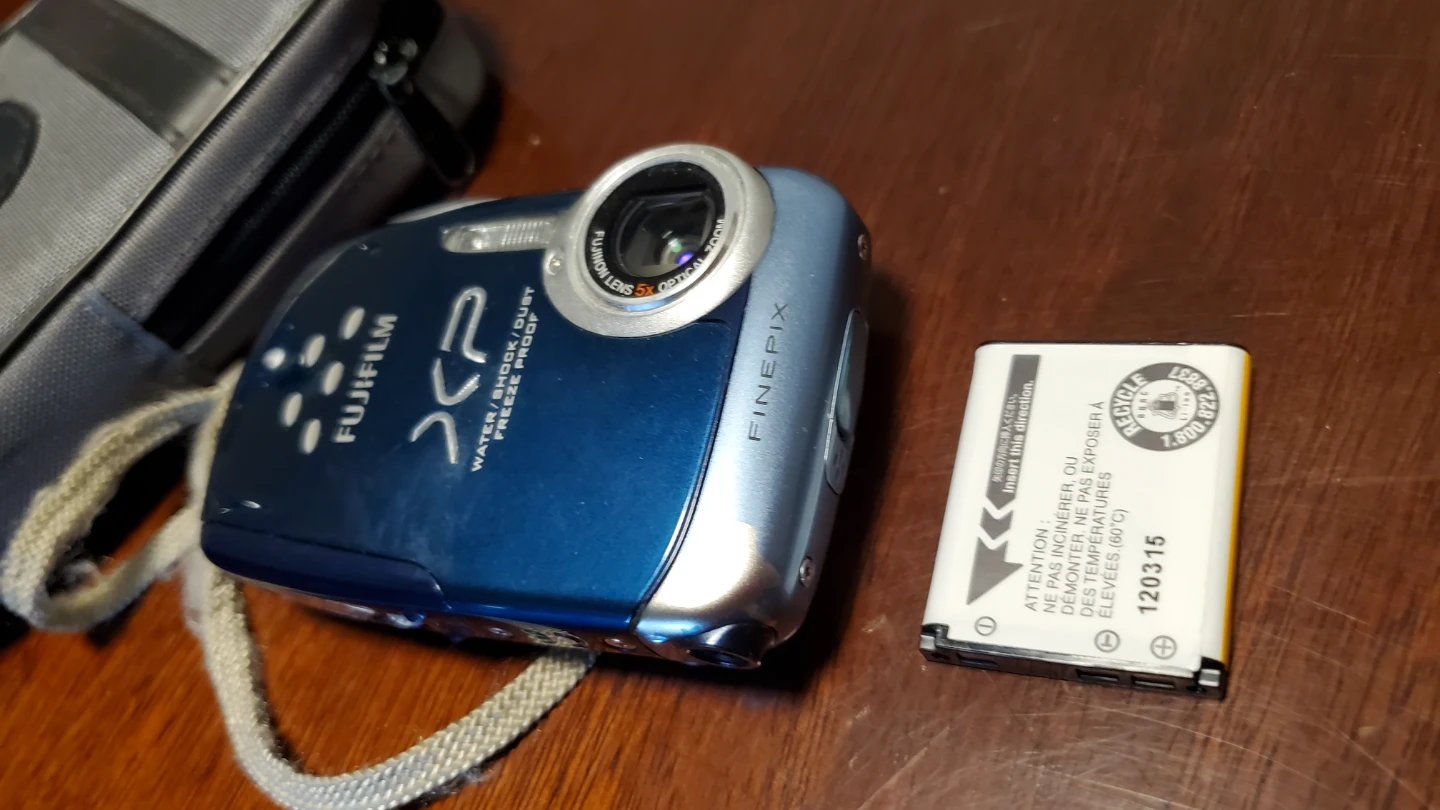 Fujifilm Finepix Digital Camera with Case - photo 2