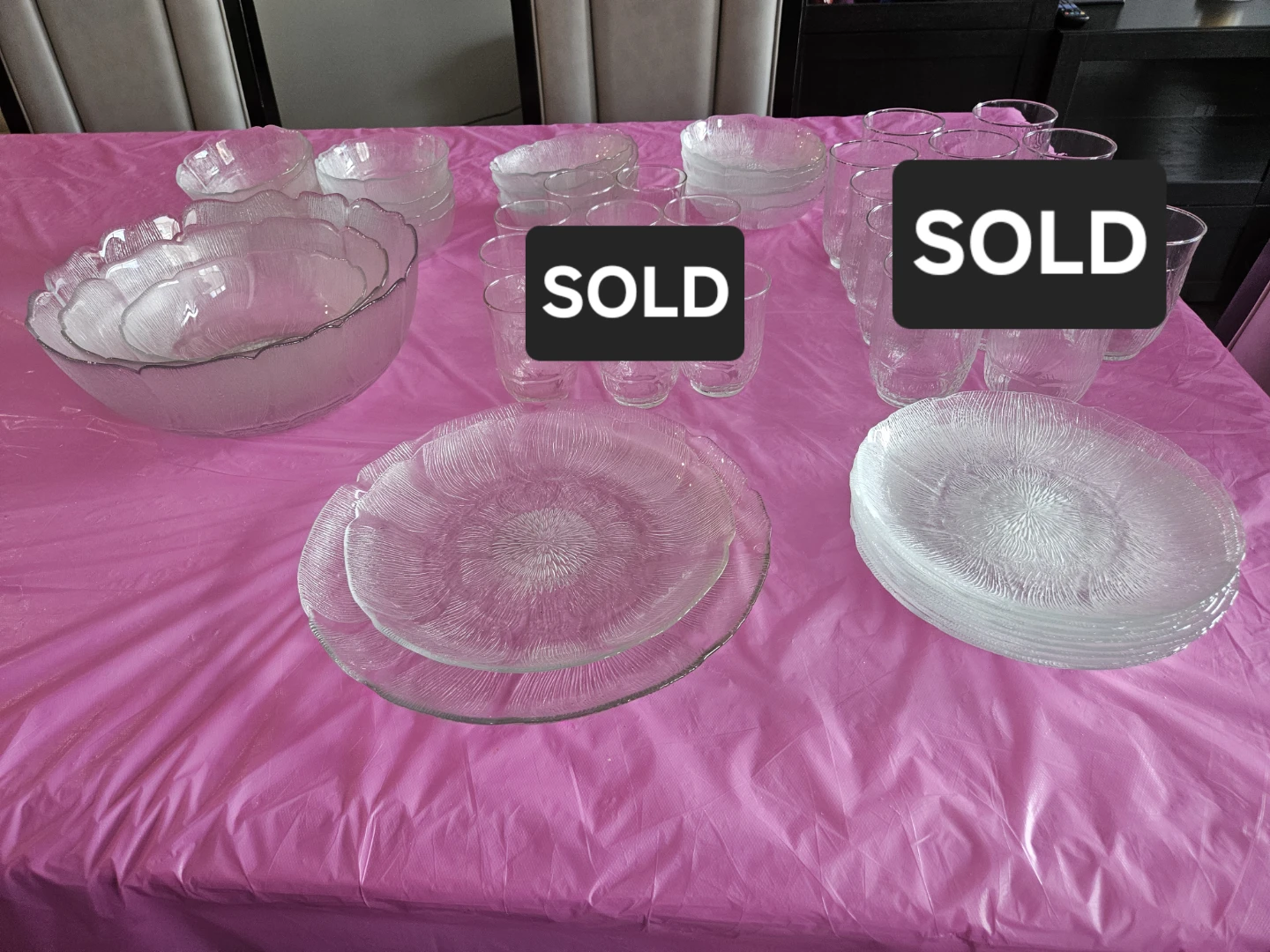 Vintage Arcoroc Fleur Design Dining Set