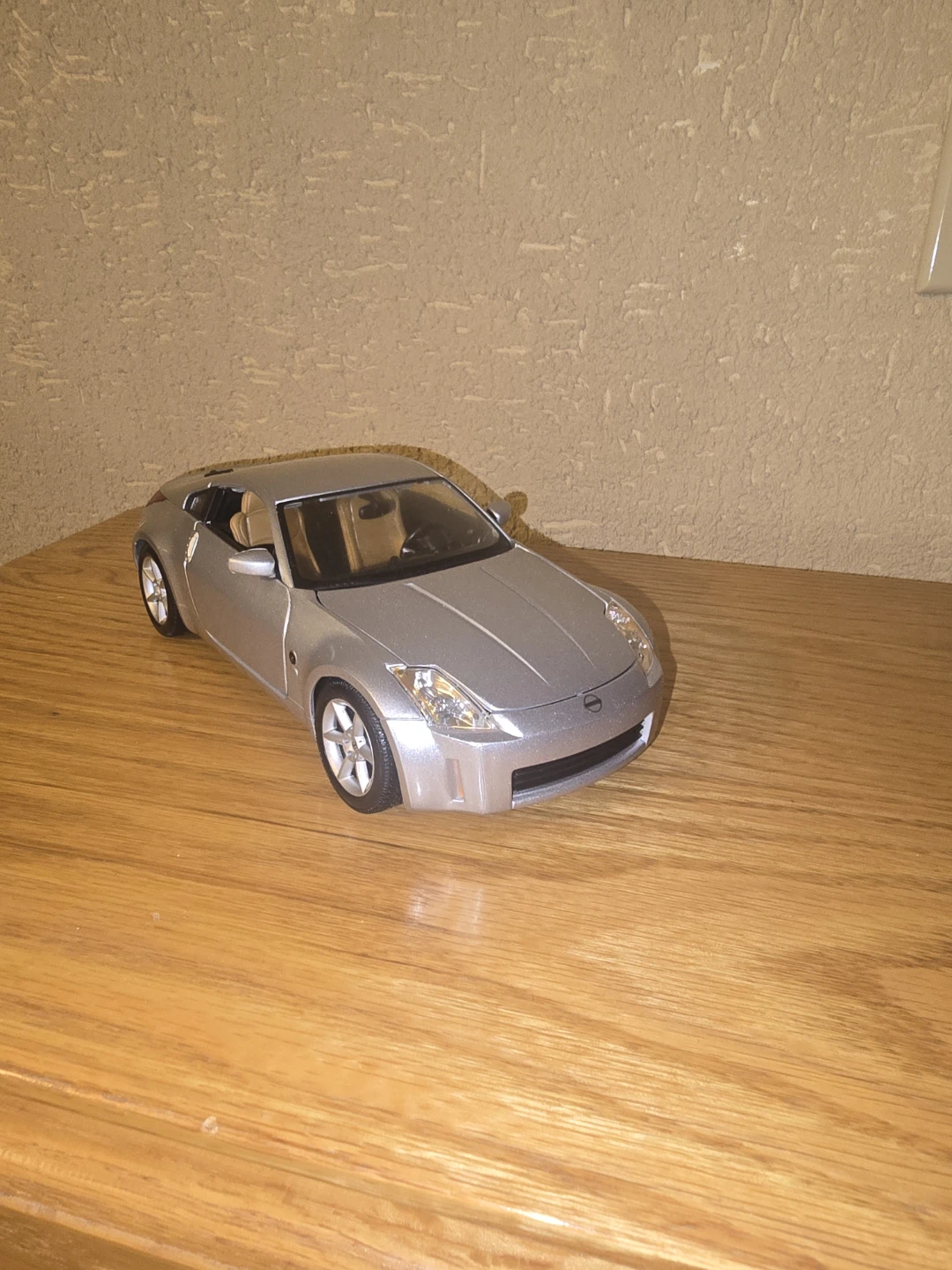 1:18 Silver Nissan 350Z Model Car