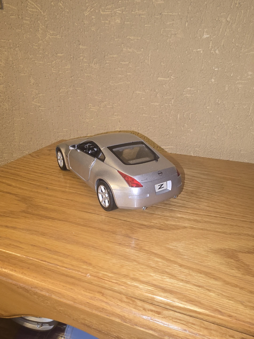 1:18 Silver Nissan 350Z Model Car - photo 3