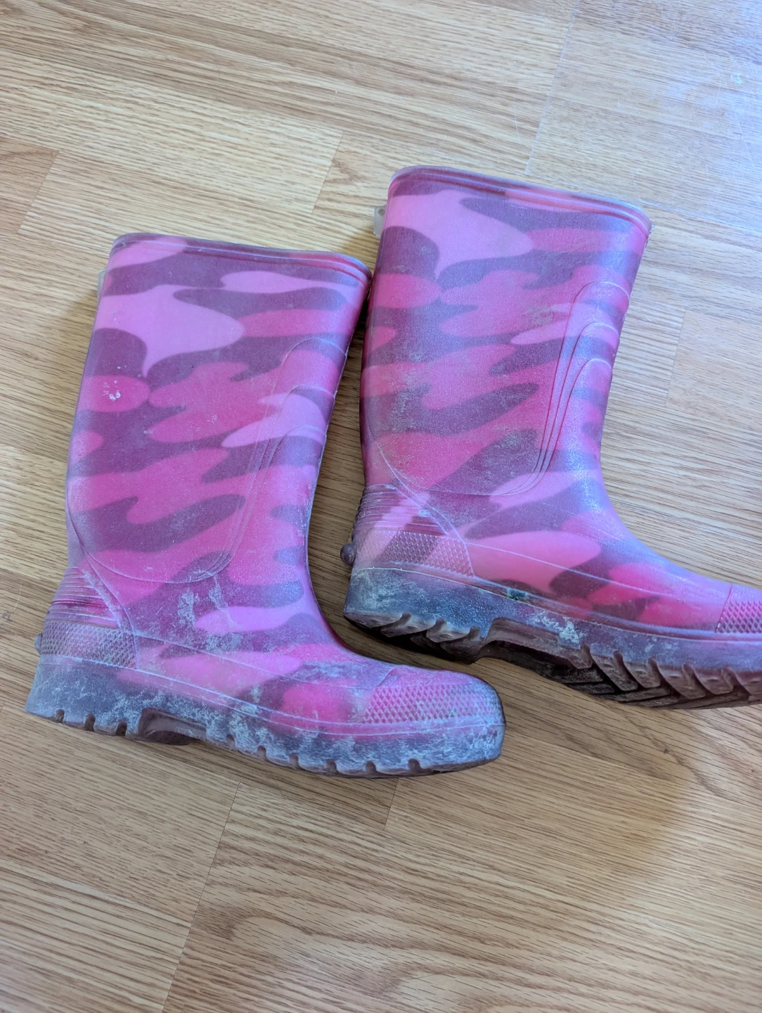 Pink Camo Rubber Boots Size 2