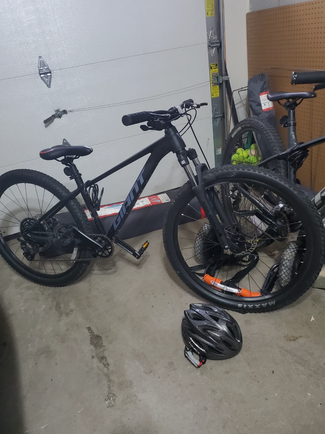 Giant talon 1 small, barely used