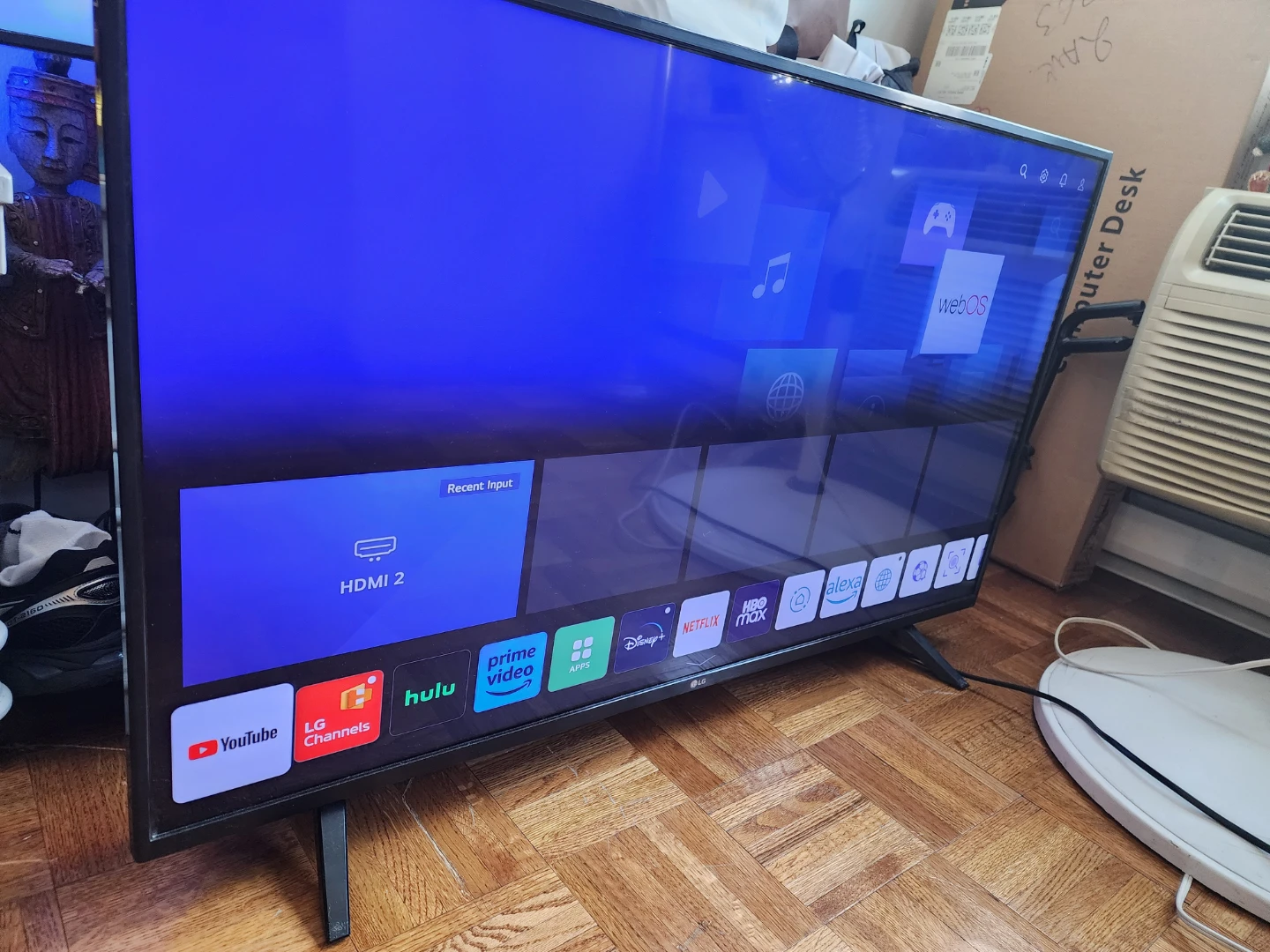 LG Smart TV 43 inch 4K - photo 2