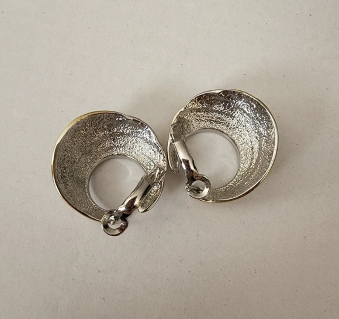 Vintage Chunky Swirl Hoop Earrings - photo 2