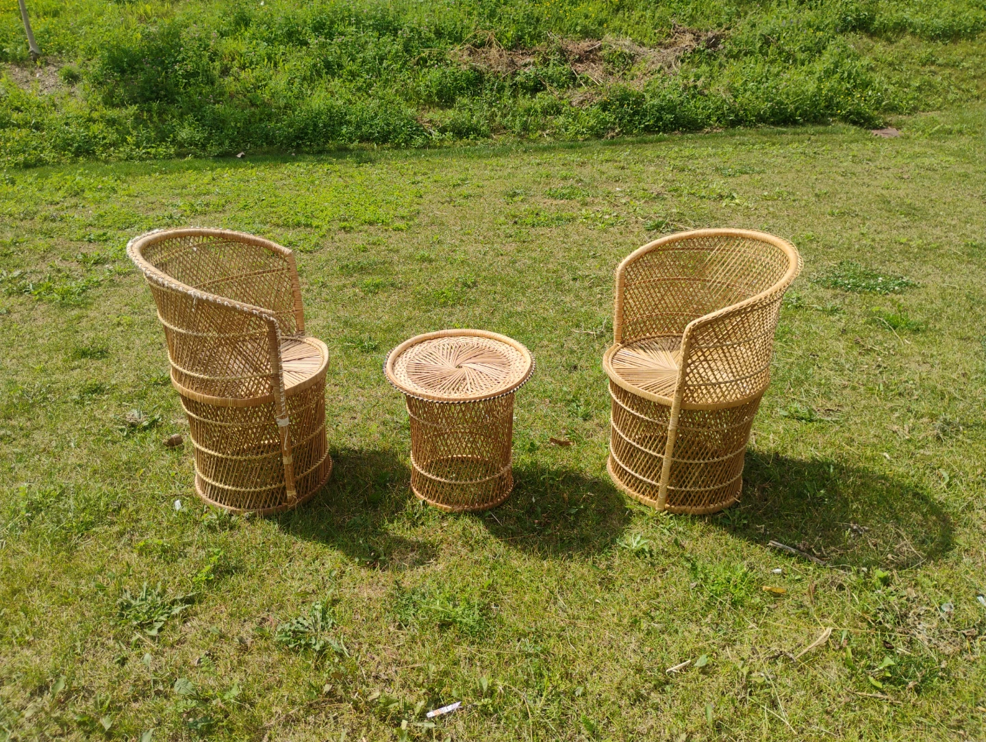 Wicker Peacock Chair and Side Table Set - photo 2