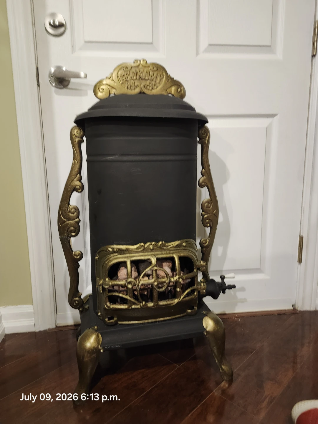 Antique Economy No. 90 Gas  Stovee