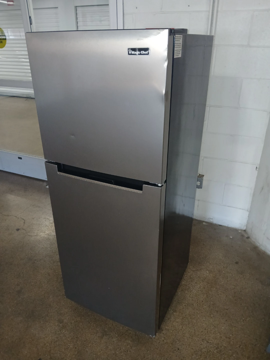 Magic Chef Refrigerator - photo 2