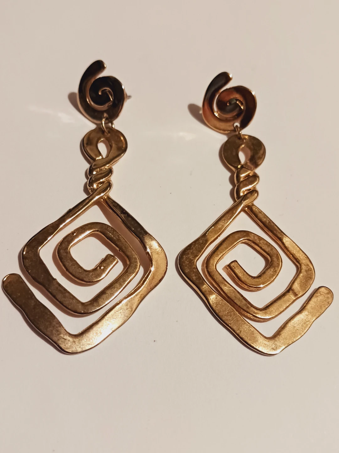 Gorgeous Artisan Abstract Spiral Swirl Gold Tone Earrings - photo 2