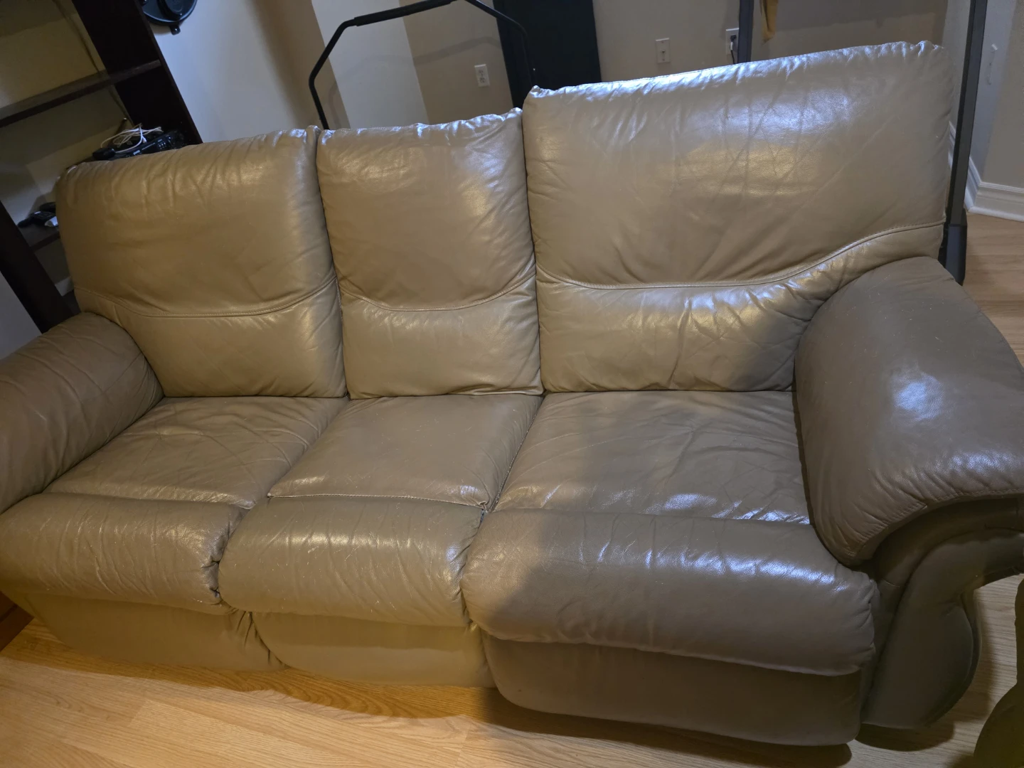 Tan Leather Recliner Sofa. 3 pcs sofa, arm chair , and loveseat. - photo 2