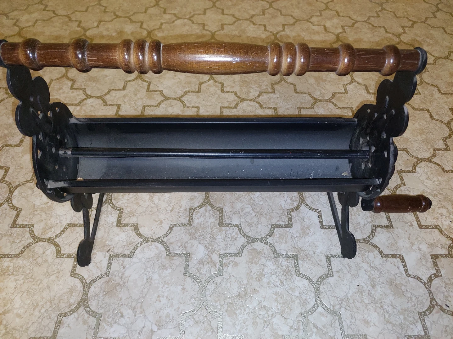 Vintage Cast Iron Newspaper Log Roller - photo 2