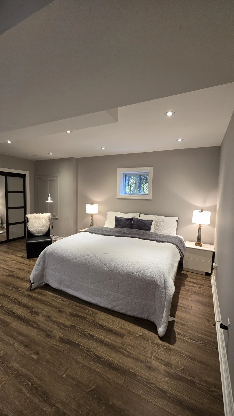 Two Tone White/Silver Bedroom Set - photo 2