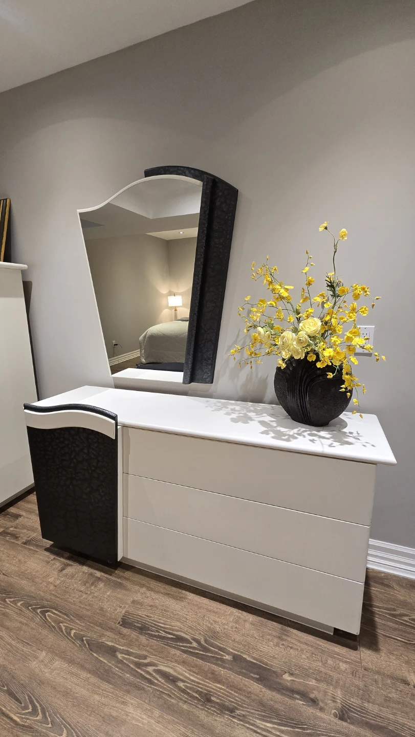 Two Tone White/Silver Bedroom Set - photo 3