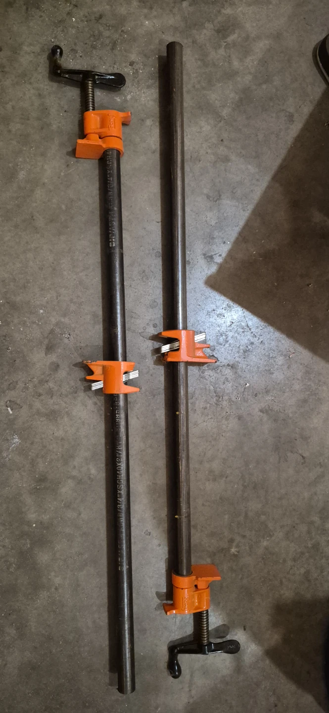 2 Pipe Clamps