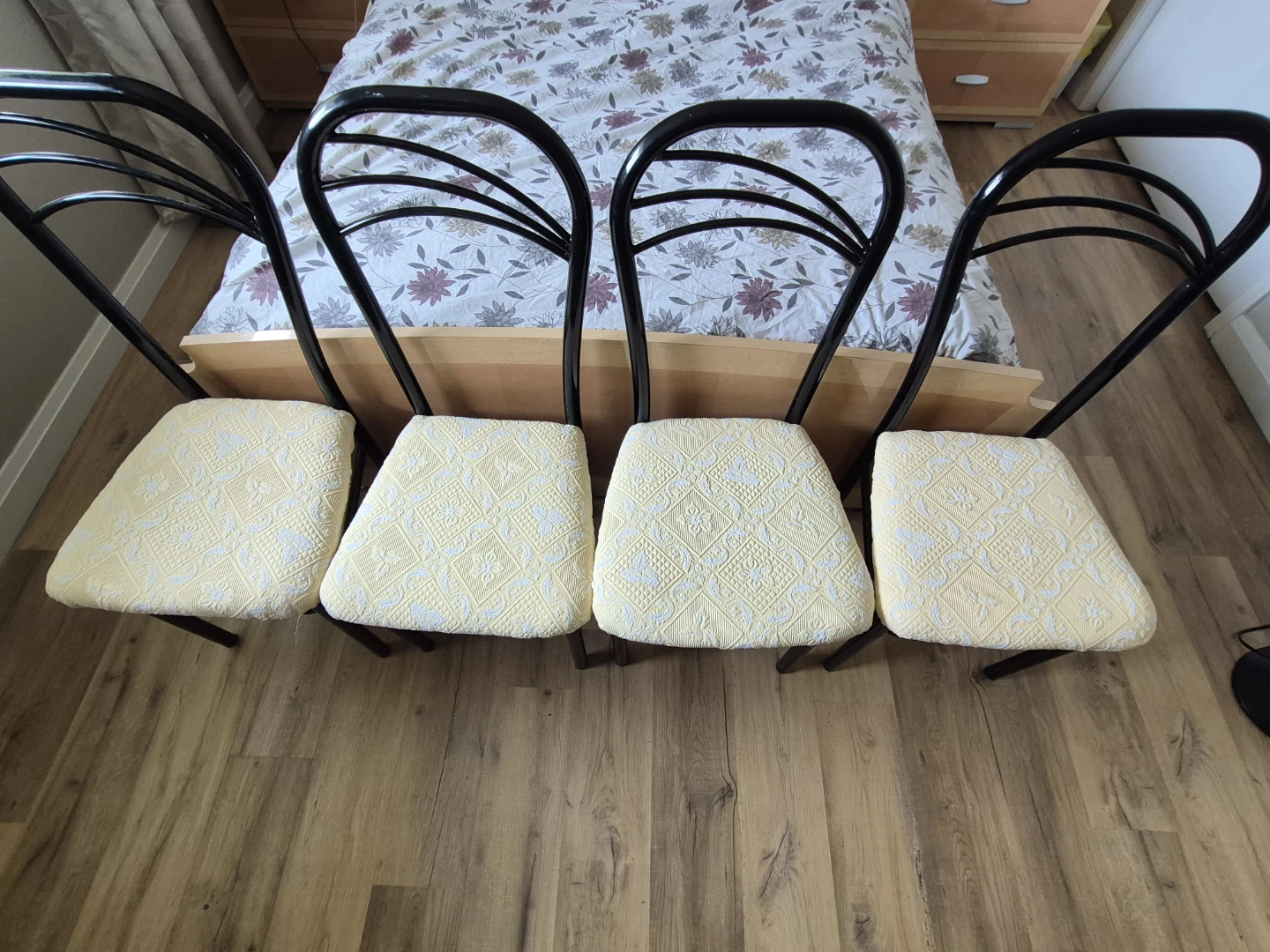 Set of 4 Dining Chairs
