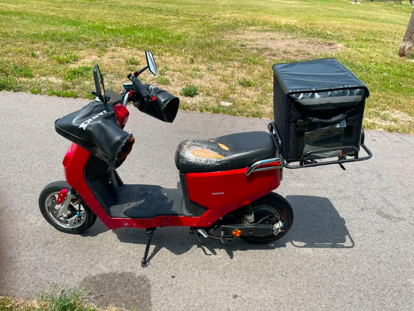 Red Electric Scooter with Delivery Box - photo 2