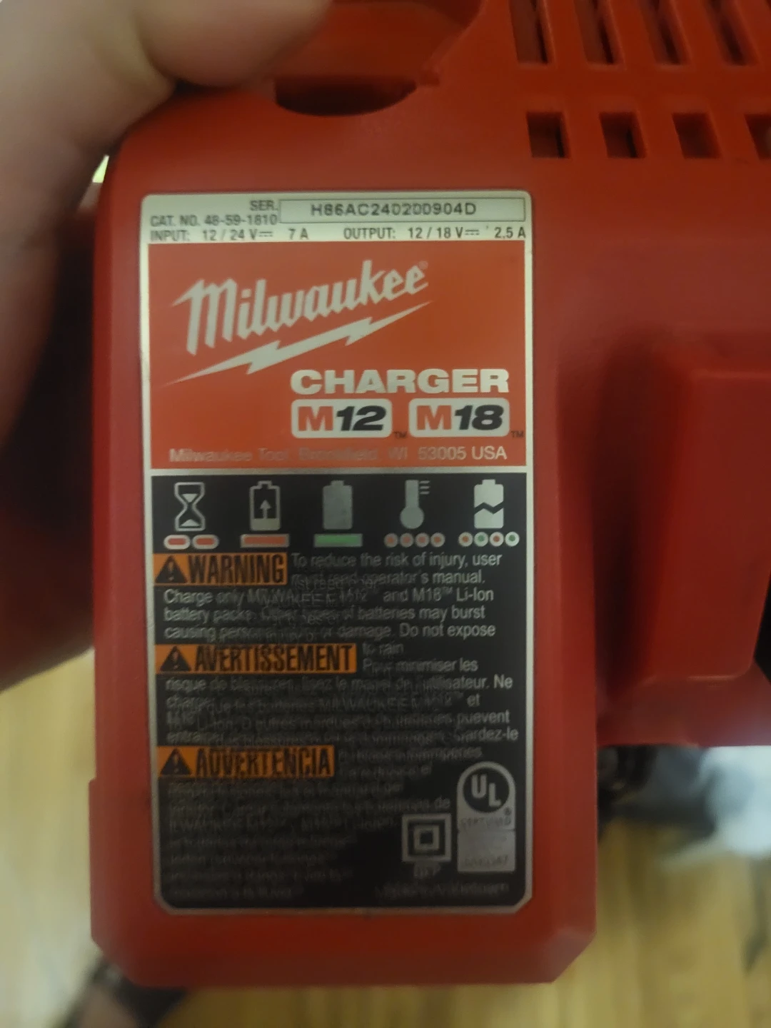 Milwaukee M12/M18 Car Charger - photo 2