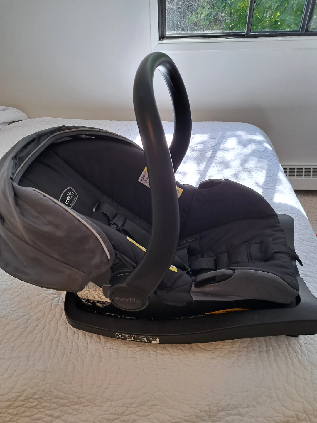 Evenflo Infant Car Seat with Base - photo 2