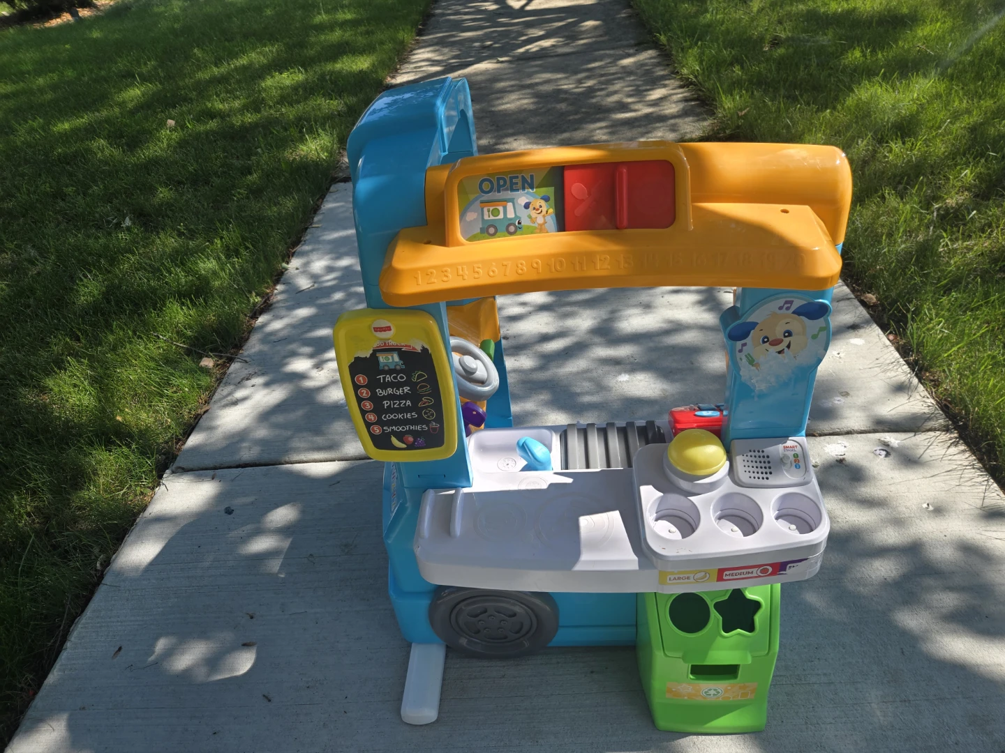 Fisher-Price Laugh & Learn Servin' Up Fun Food Truck