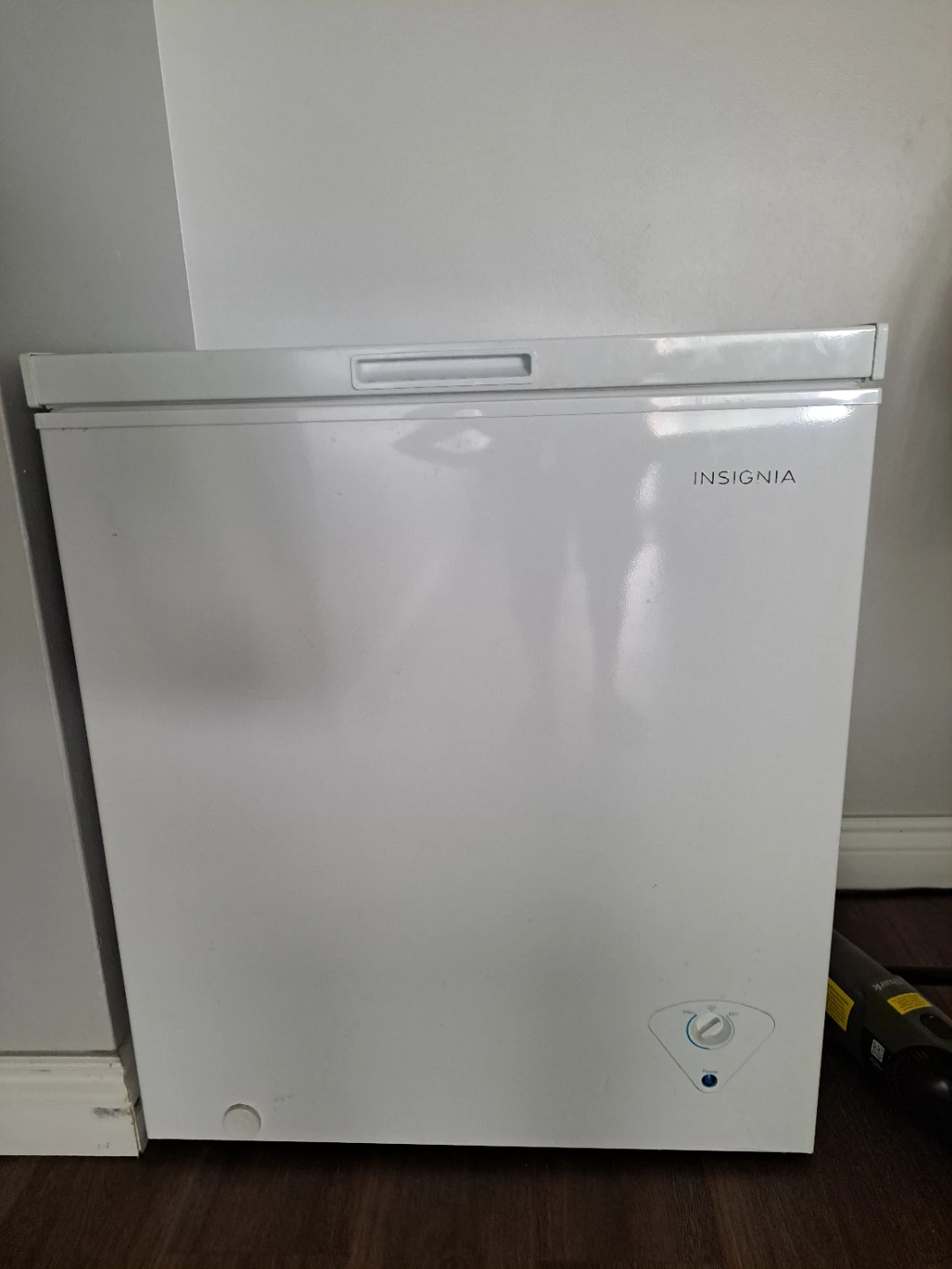 Insignia White Chest Freezer