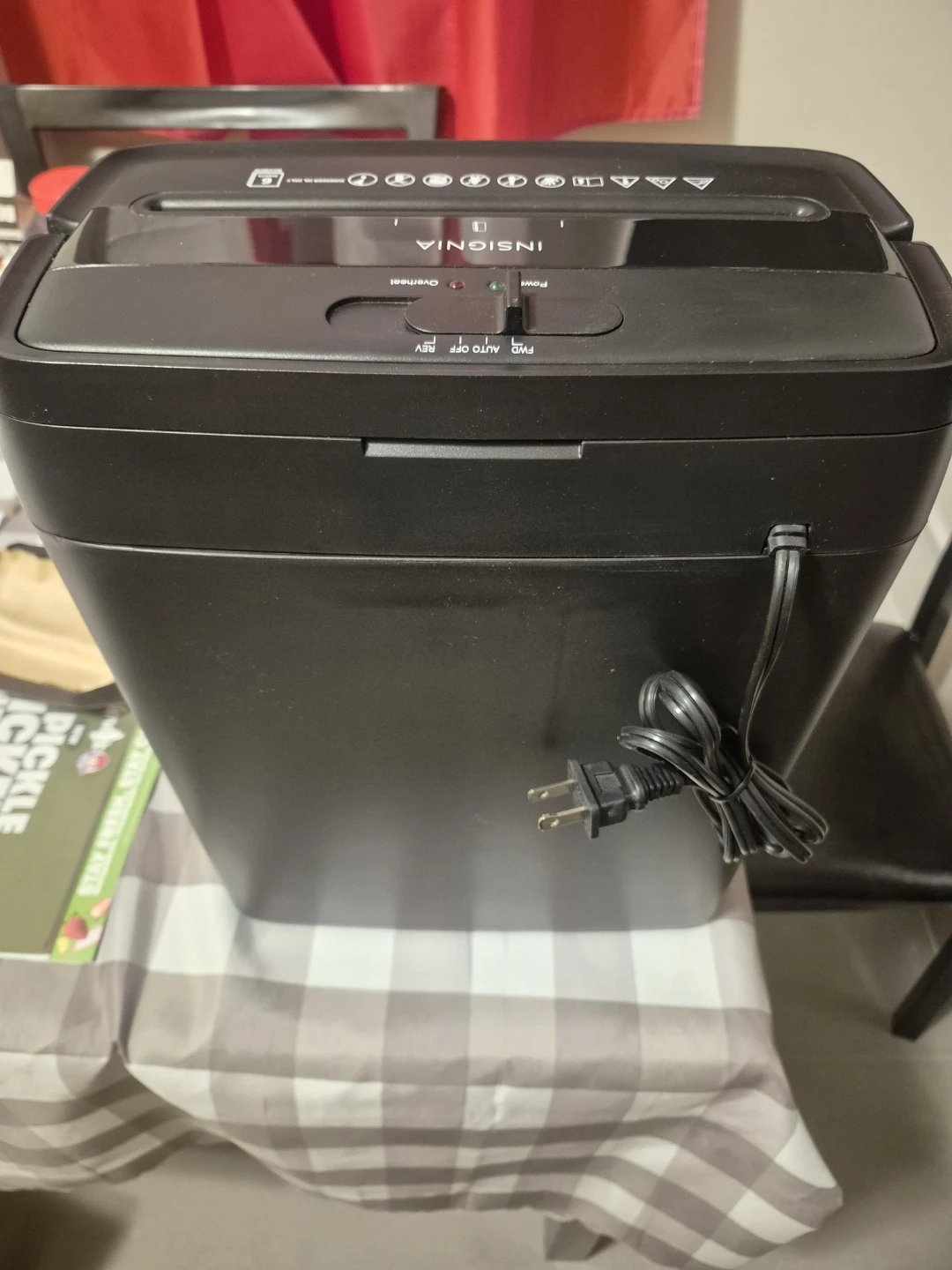 INSIGNIA PAPER SHREDDER - photo 3