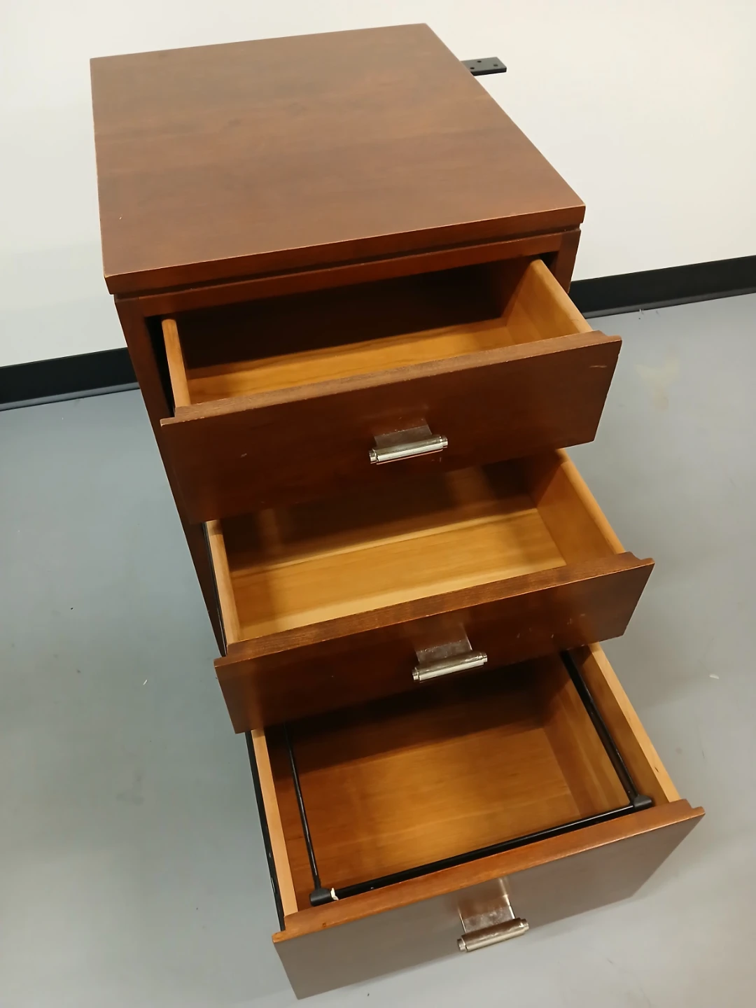 Wooden 3-Drawer nightstand - photo 2