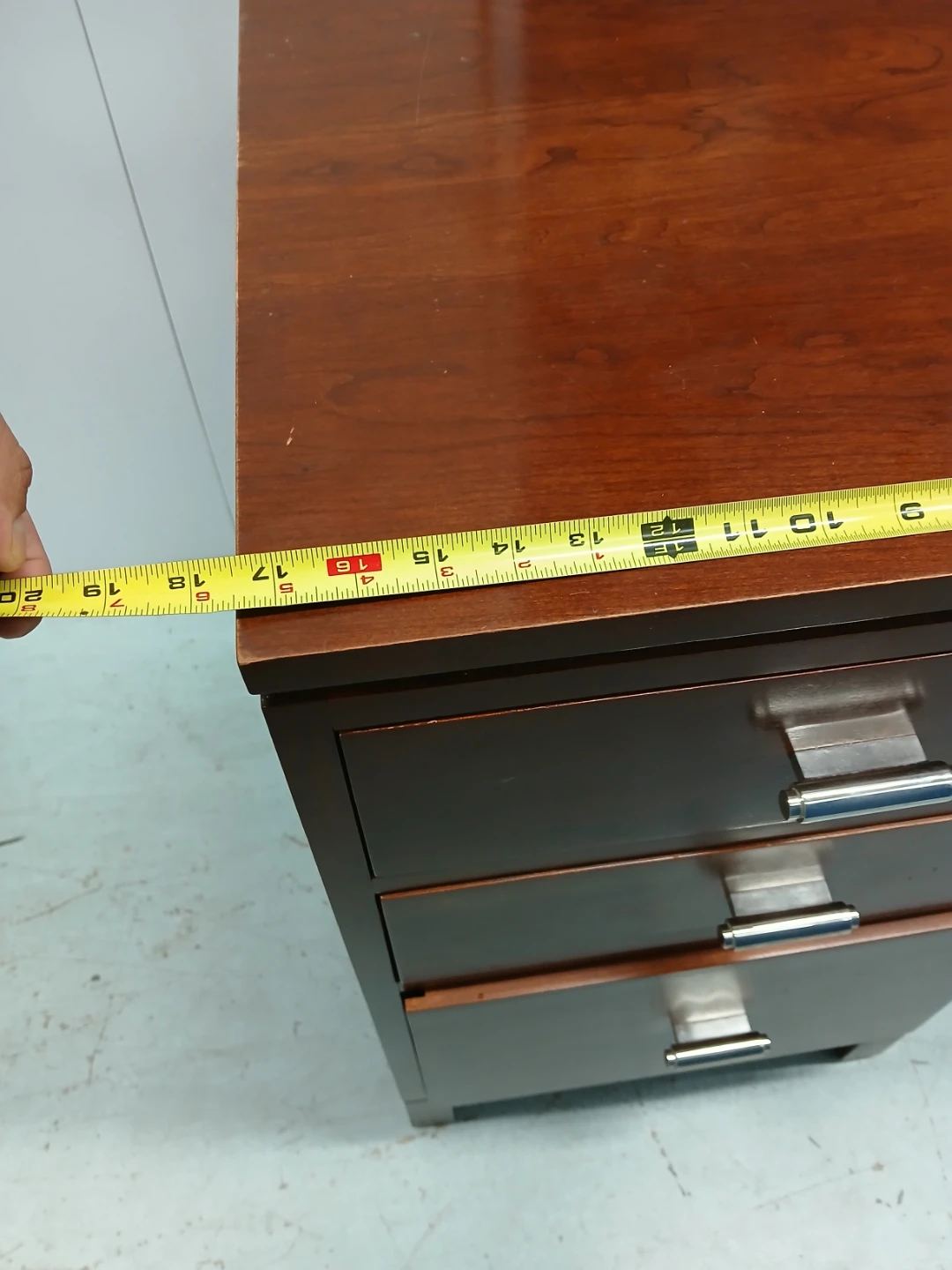 Wooden 3-Drawer nightstand - photo 3