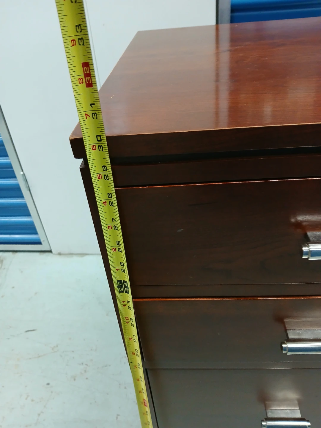 Wooden 3-Drawer nightstand - photo 4