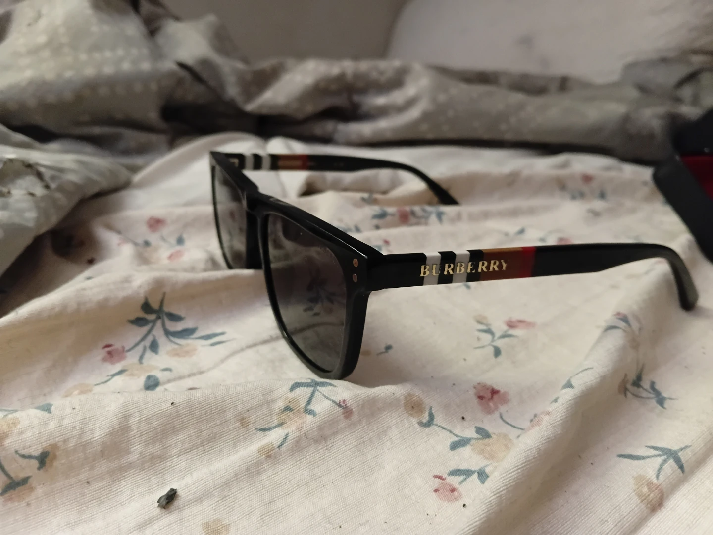 Burberry Sunglasses - photo 2