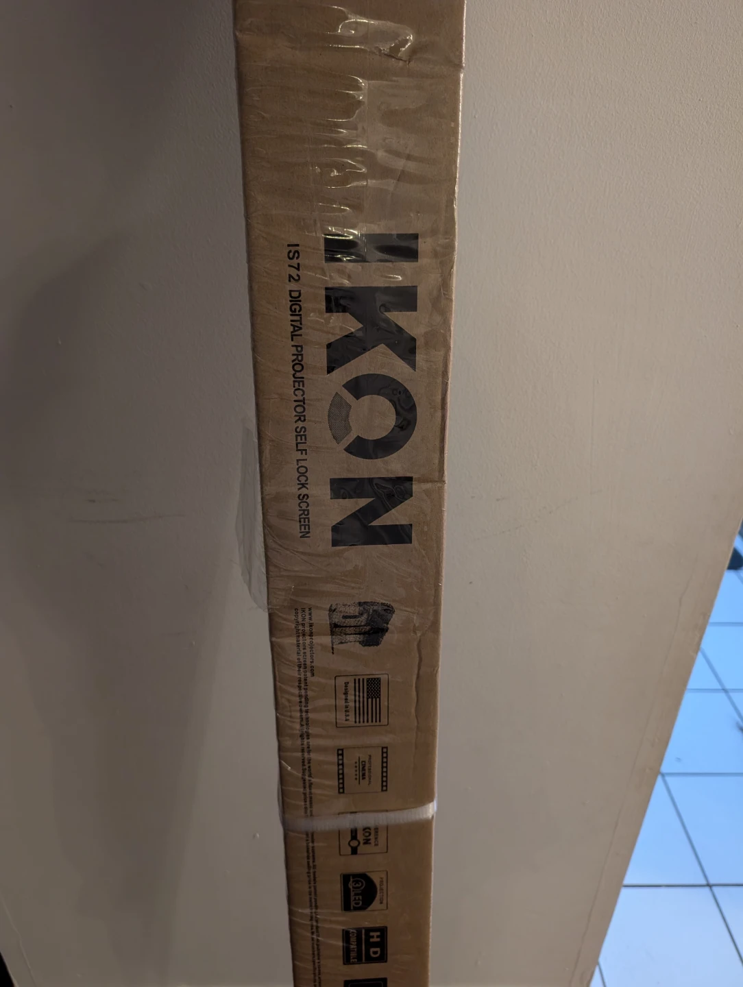 Bnib IKON IS72 Digital Projector Self-Lock Screen