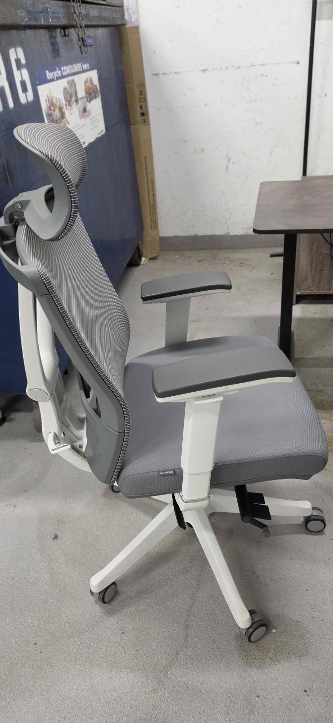 Ergonomic Mesh Office Chair - photo 2