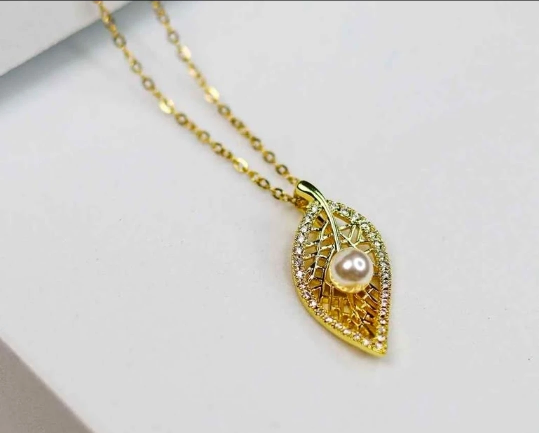 Gold Leaf Pendant Necklace (NEW)