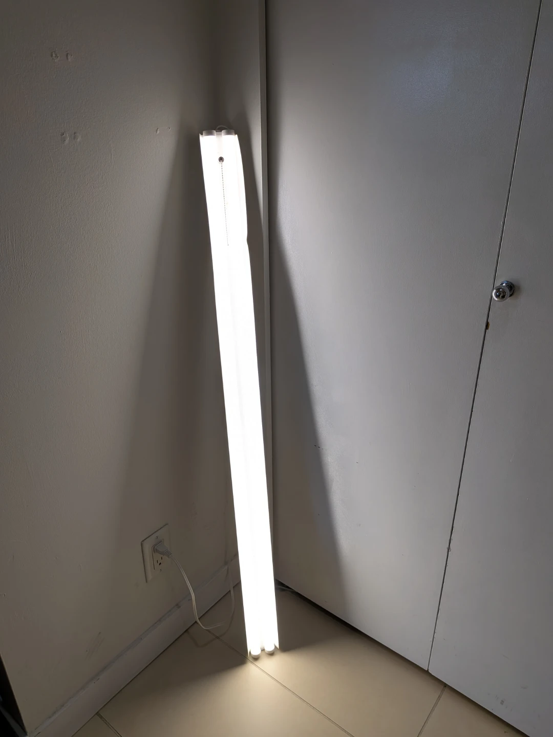 Fluorescent Light Fixture with Pull Chain - photo 3