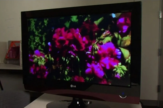 Great condition LG TV 26 inch and a built in DVD player - photo 2