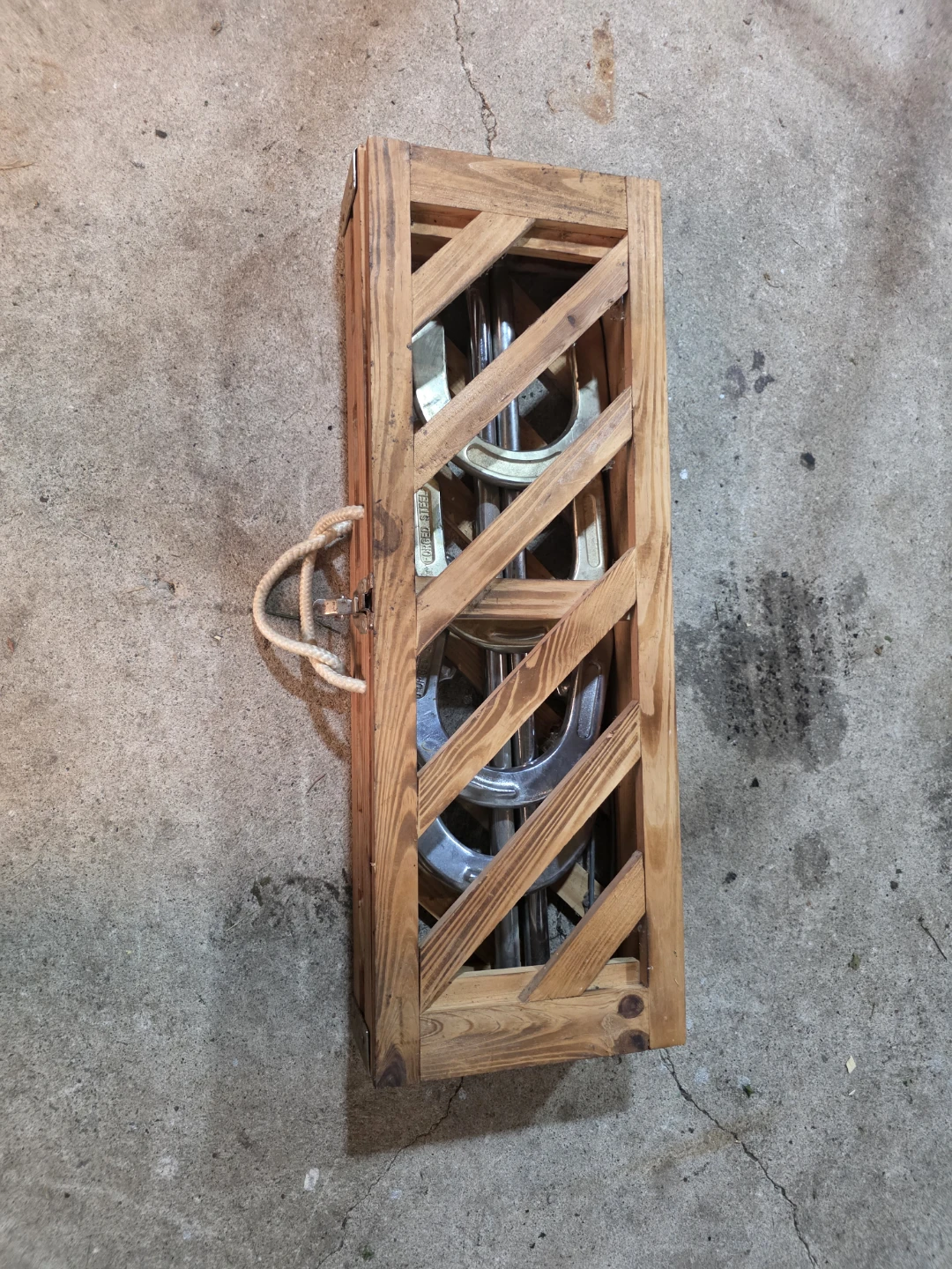 Horseshoe Set with Wooden Crate - photo 2