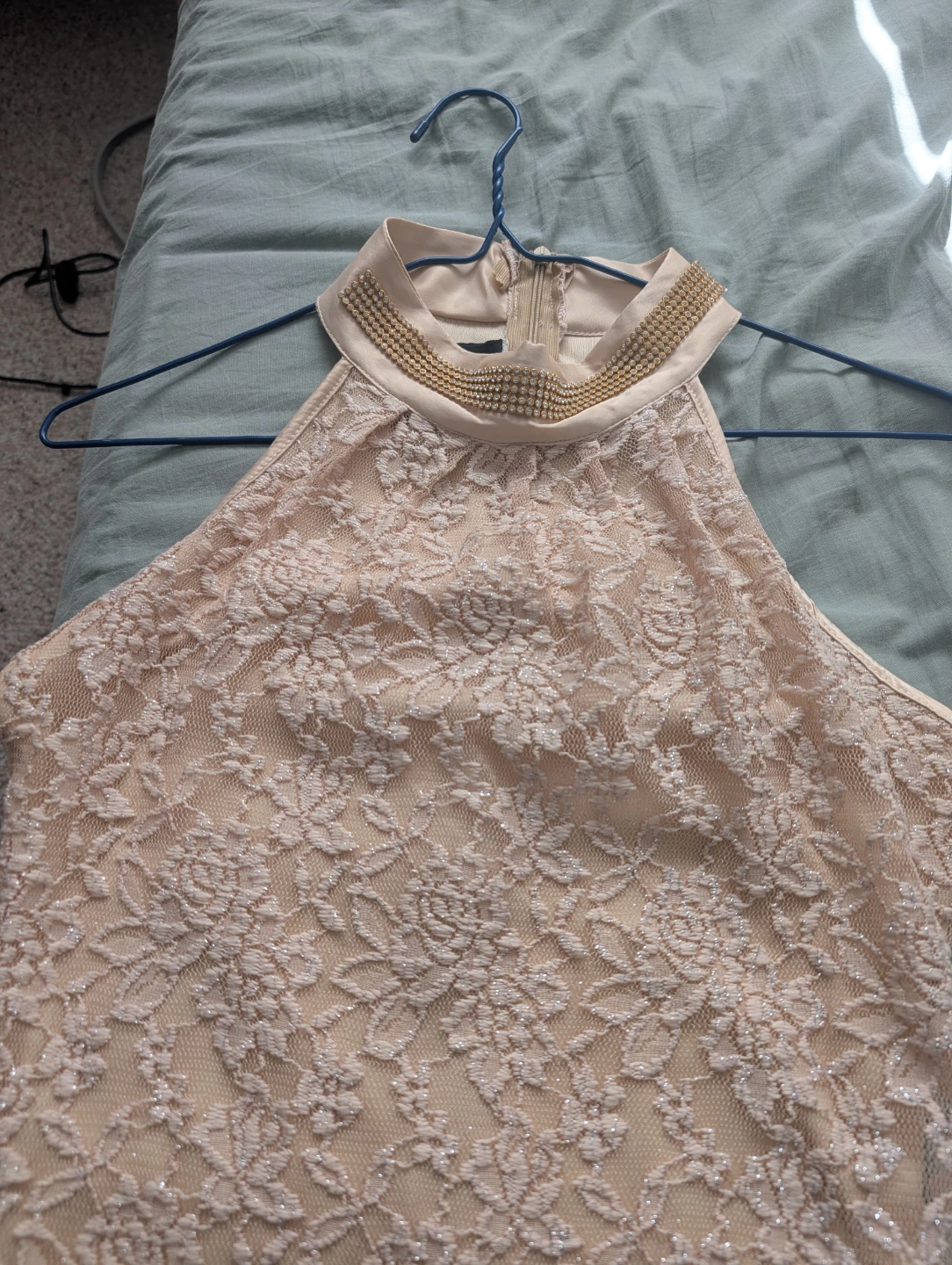 Elegant Lace Dress - Never Used - photo 3