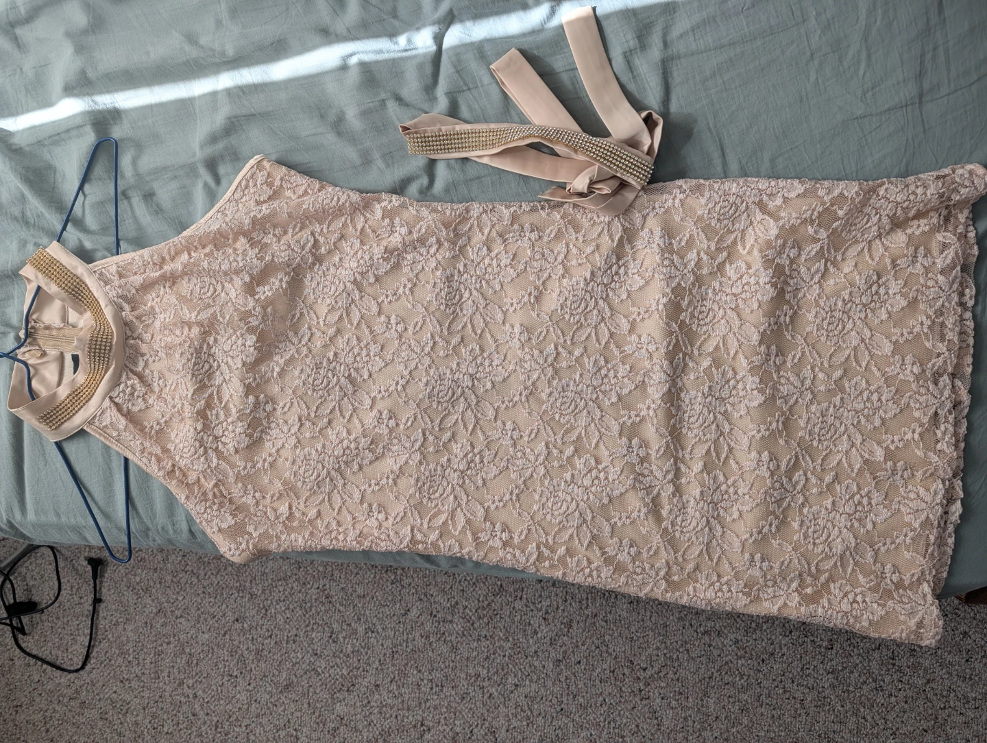 Elegant Lace Dress - Never Used - photo 4