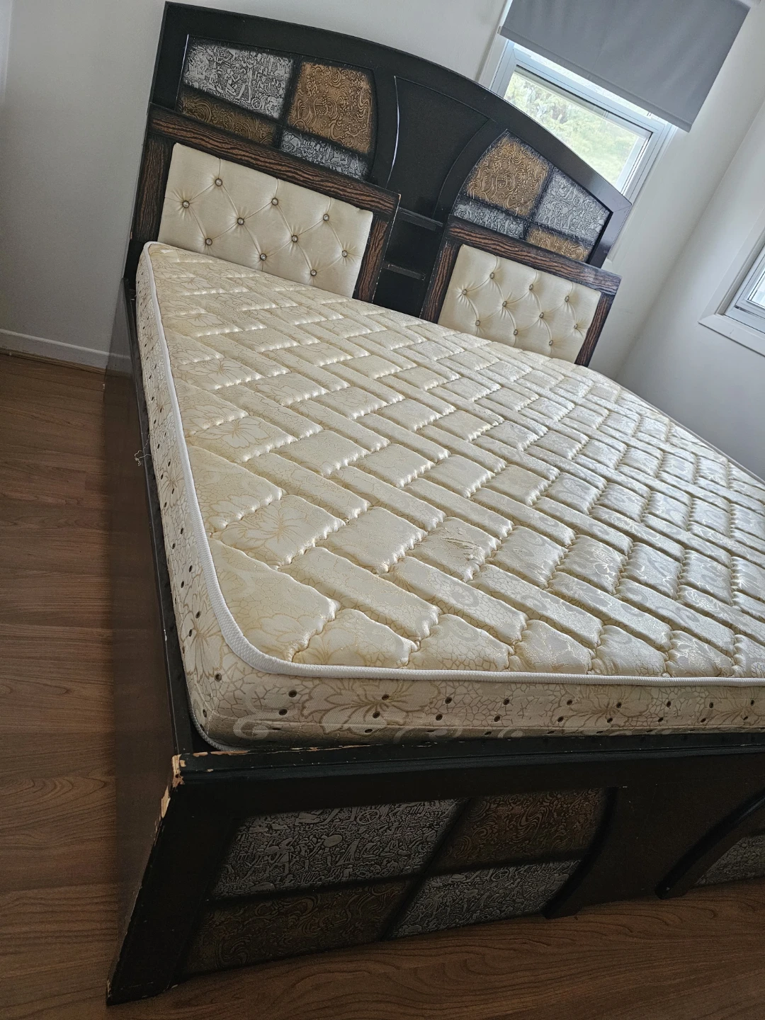 Double box bed (72*72) with mattress and mattress cover - photo 3