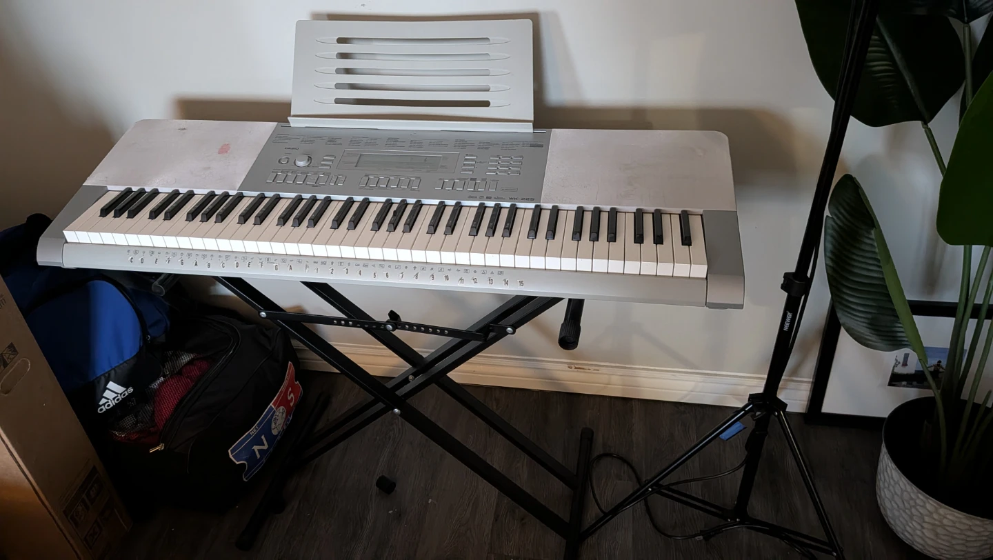 Casio WK-225 keyboard with stand – Good condition - photo 2