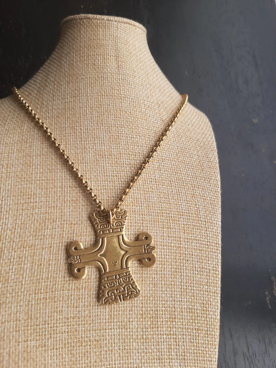 Vintage Gold Tone cross Pendant Necklace