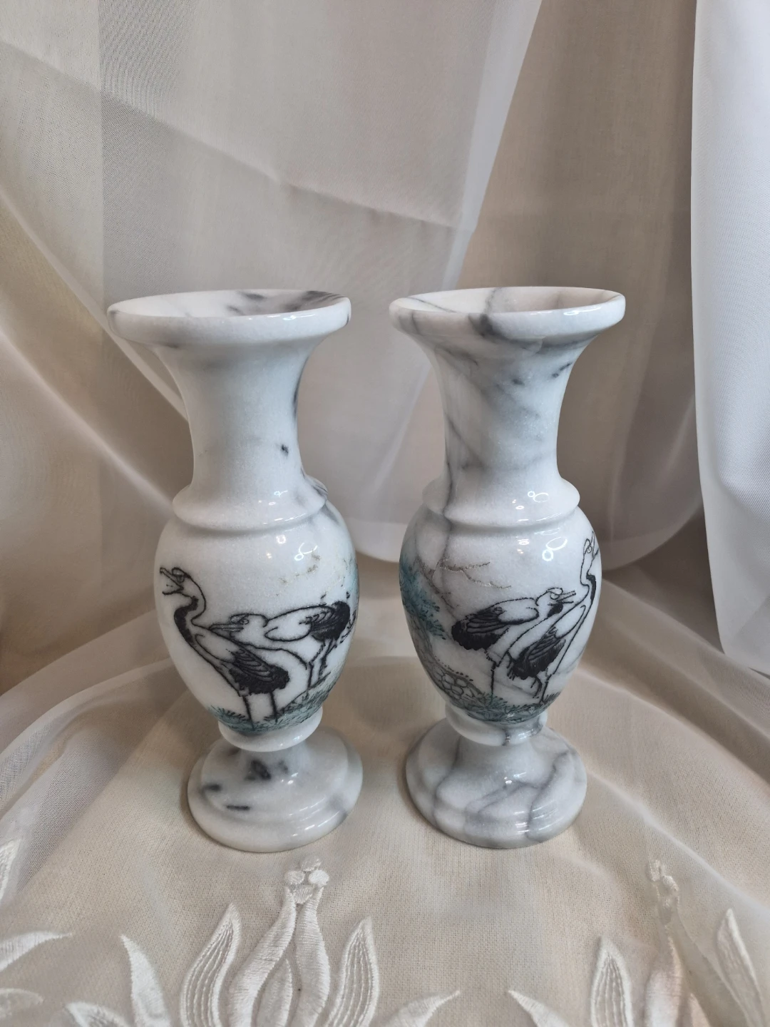 Pair of Vintage 8" Tall White Marble Stone Vases.. - photo 2