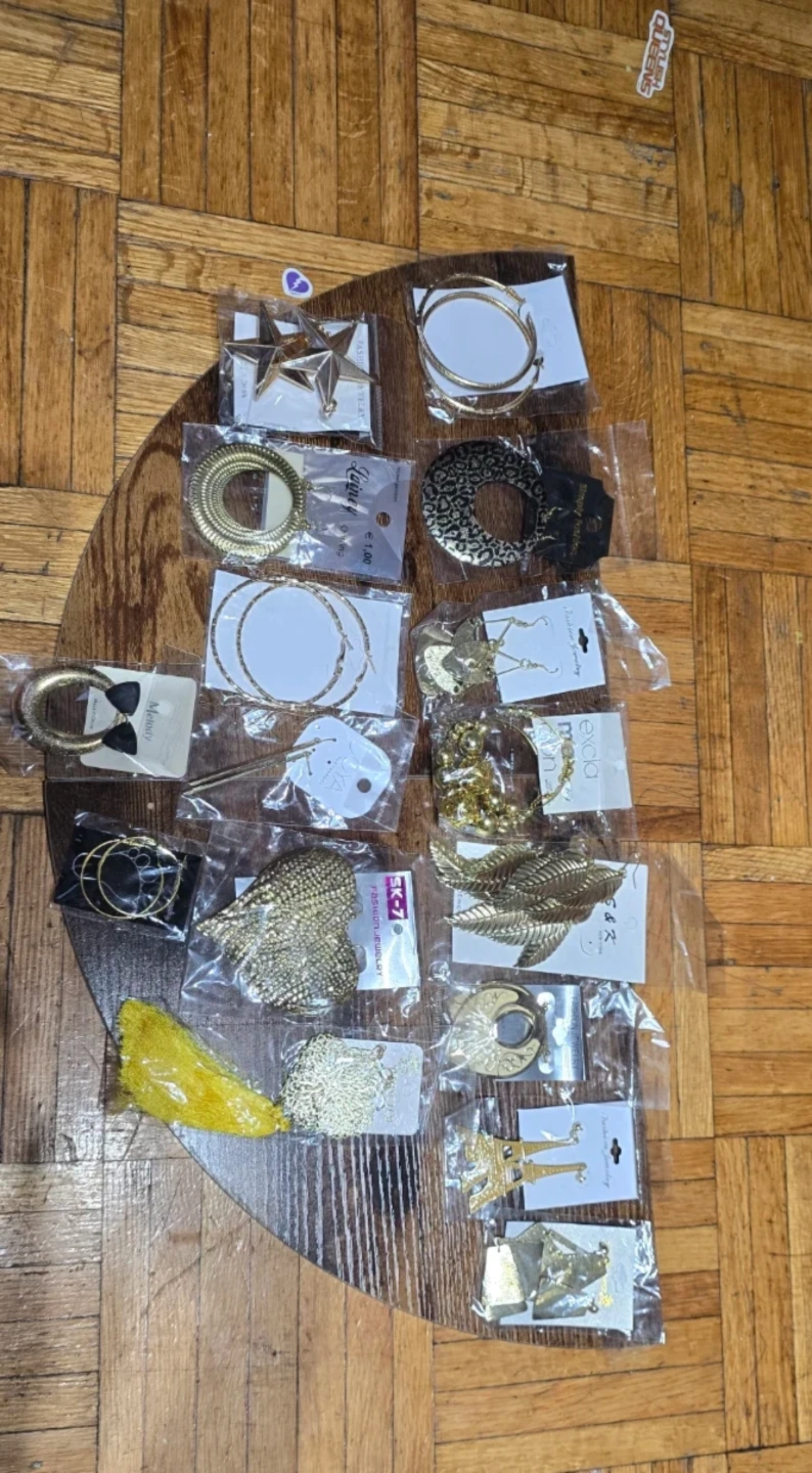 New Gold-tone fashion jewellery lot - photo 2