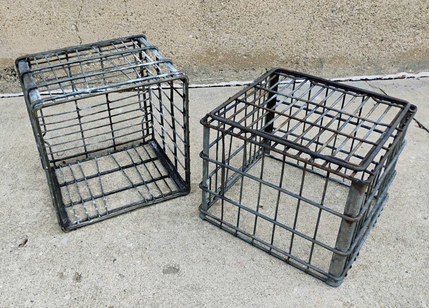 VINTAGE DEAN’S HEAVY-GAUGE WIRE MILK CRATES