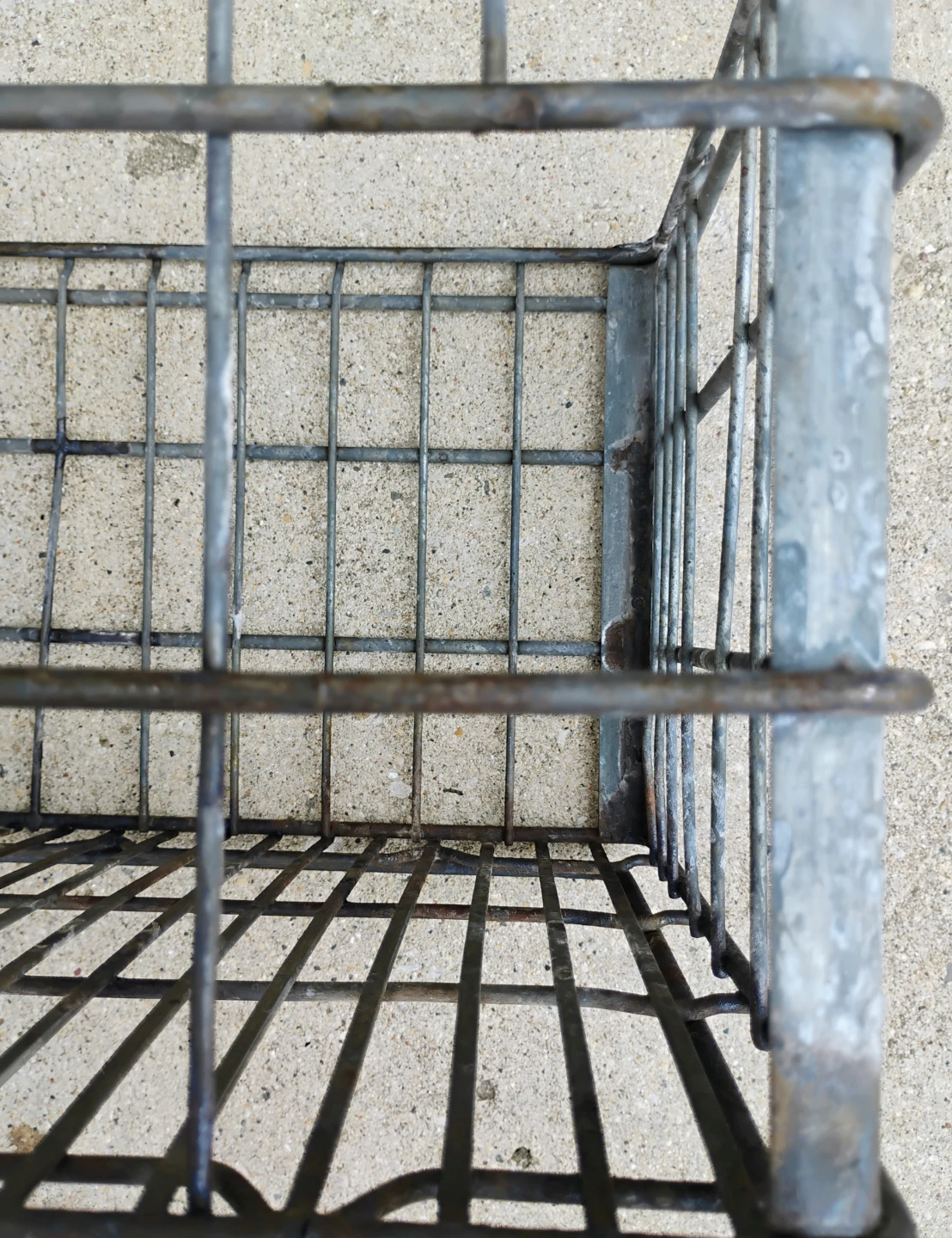VINTAGE DEAN’S HEAVY-GAUGE WIRE MILK CRATES - photo 2