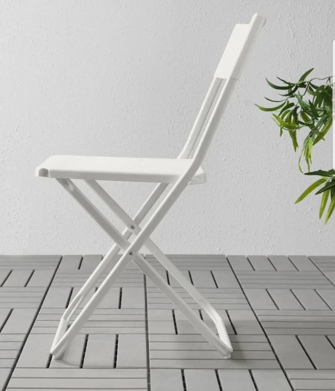 2 White Folding Chair