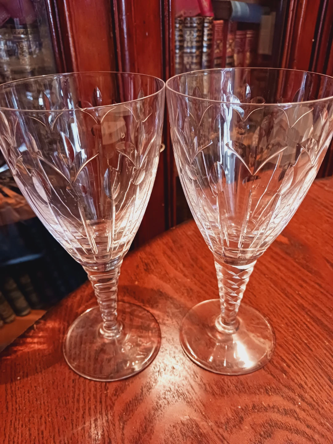 Set of 2 Crystal Wine Glasses. New!