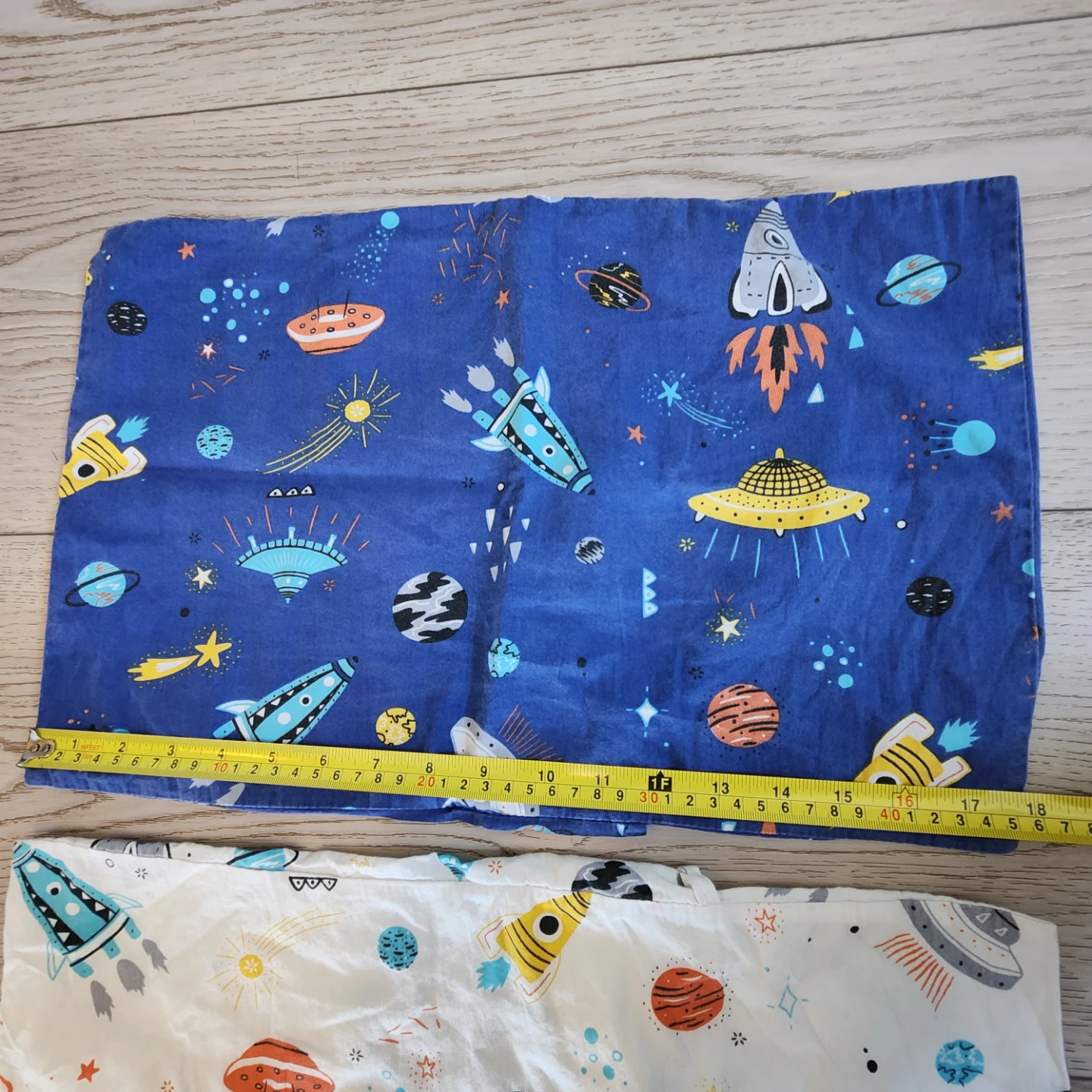 Small kids pillow cases, space themed x2 - photo 3