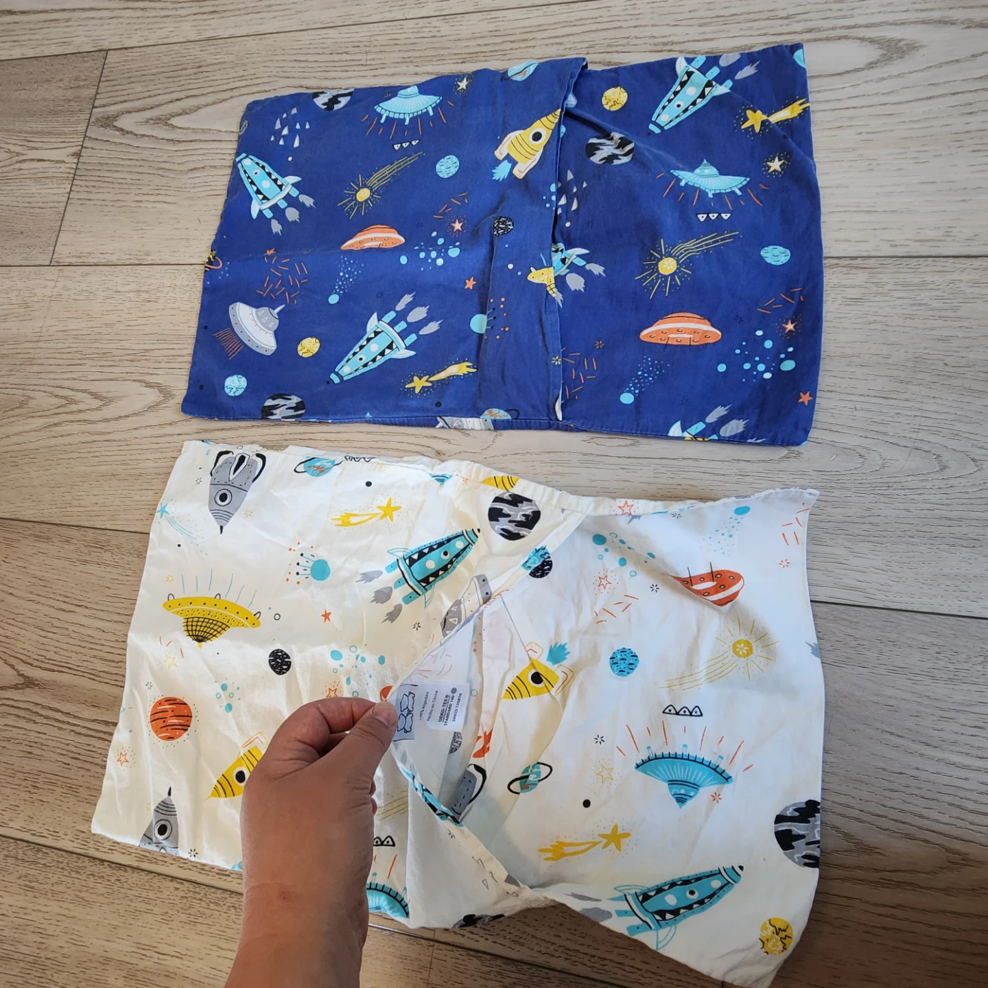 Small kids pillow cases, space themed x2 - photo 4