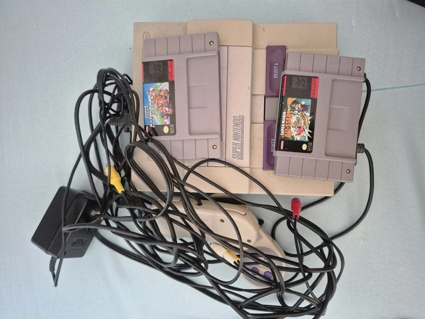 Super Nintendo Entertainment System + 2 games