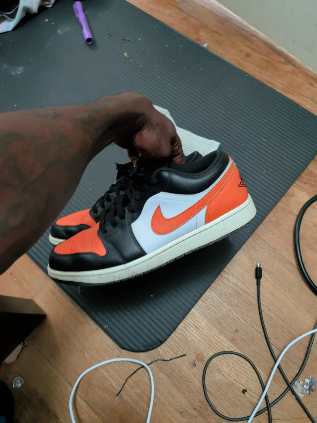 Air Jordan 1 Low SE Orange Black White Sneakers - photo 2