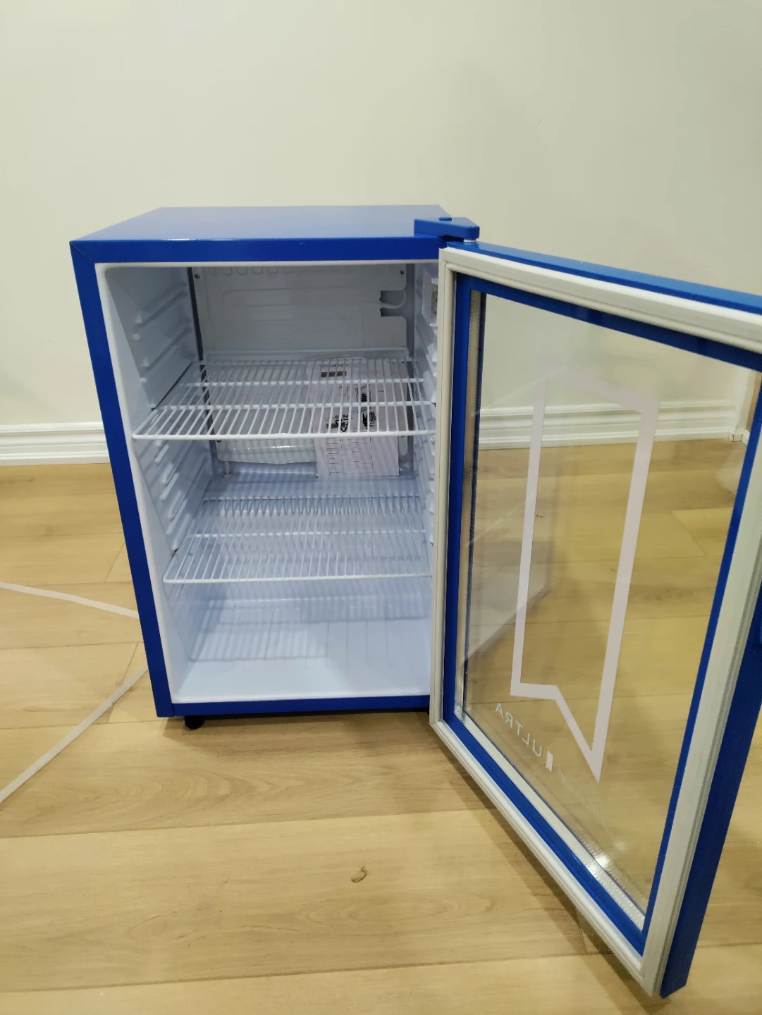 Brand New Glass Door Mini Fridge / Beverage Cooler (Unused) - photo 4